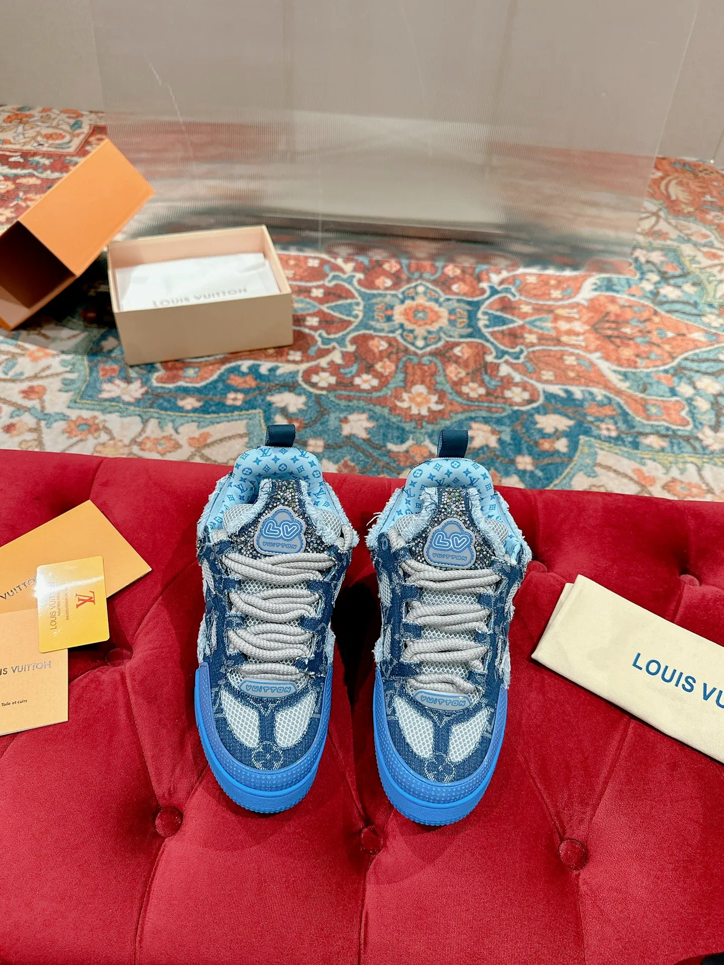 👟👟Ex-factory price 800👟👟 Louis Vuiton·Louis Vuitton🍀 🍀 LV Skate series bread shoes-skateboard shoes-basketball shoes-casual sports shoes top version🔝original purchase, development and production👍🏻[Fireworks] LV Skate has continued The View professional skateboard shoes since 2020. This style continues the fat version of the 90s. Designers added playful touches such as an open mesh tongue and exaggerated laces that pay homage to Axion, es and DC. Unlike your typical skate shoe, this LVSK8 sneaker is made from nubuck leather with TPU trim and Monogram texture. Finally, there are the logos on the heel and tongue as well as the floral pattern on the side. ☑️ Fabric: Original customized first-layer cowhide + breathable mesh ☑️ Lining: Original imported breathable mesh ☑️ Size: Female 35-40 Male 39-44 (Female 40, Male 45.46 customized, non-refundable)